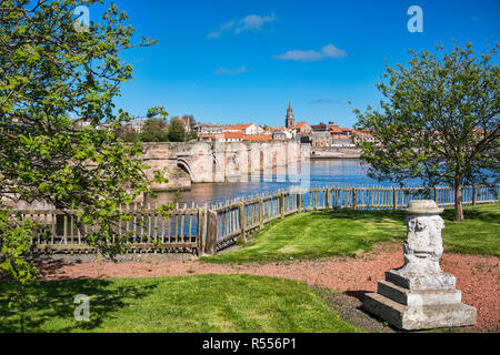 Tweedmouth, Berwick alte Brücke, über Tweed, Fluss Tweed, North Northumberland, England, UK suchen Stockfoto