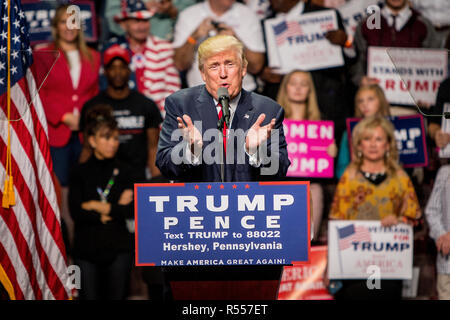 Präsidentschaftskandidaten Donald J. Trumpf (R-Ny) Kampagnen im Giant Center in Hershey, Pennsylvania. Stockfoto