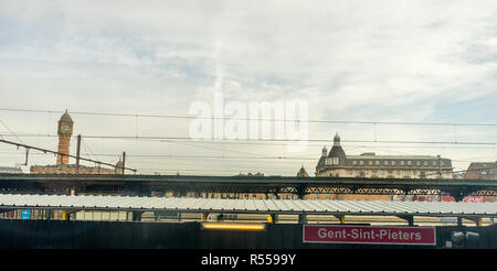 Gent St. Pieters, Belgien - 17. Februar 2018: die Gent Bahnhof am frühen Morgen des 17. Februar Stockfoto