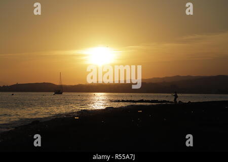 Schönen Sonnenuntergang mit Torre del Mar im Hintergrund, Andalusien, Spanien Stockfoto