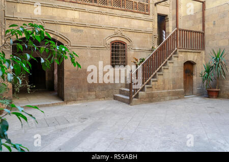 Fassade des Zeinab Khatoun historisches Haus, in der Nähe der Al-Azhar-Moschee in Darb Al-Ahmar Bezirk, alte Kairo, Ägypten Stockfoto