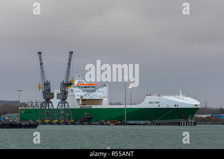 Die königliche Flotte Hilfs RFA Schiff hurst Point neben Am marchwood militärischen Hafen in Southampton, Southampton Docks, Hampshire, UK. Stockfoto