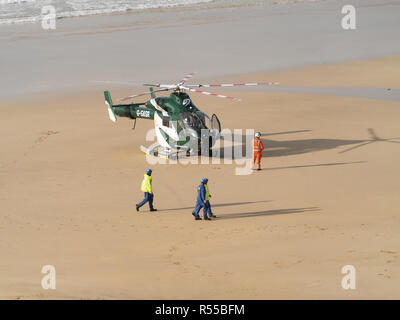 RNLI erholt Leiche von Dylan Henty an Fistral Bay Newquay Cornwall im Vereinigten Königreich Stockfoto