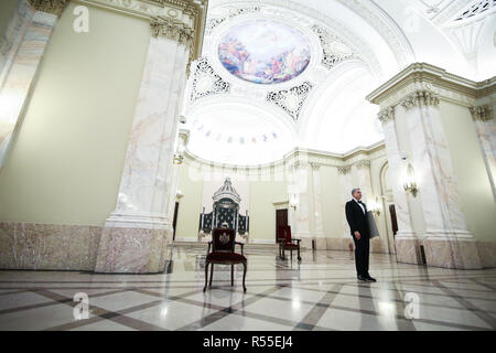 Bukarest, Rumänien - 26. November 2018: Prinz Radu von Rumänien ist die Teilnahme an einer Zeremonie in der Thronsaal des Königlichen Palastes, in Bukarest Stockfoto