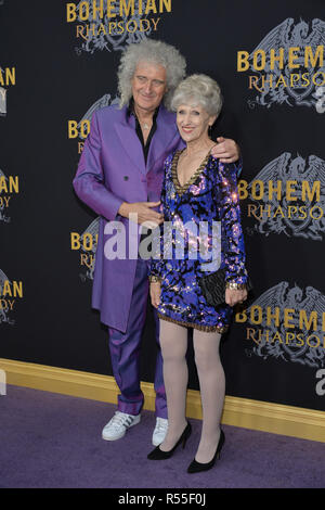 Brian May und Frau Anita Dobson teilnehmen, "Bohemian Rhapsody" New York Premiere auf dem Pariser Theater am Oktober 30, 2018 in New York City. Stockfoto