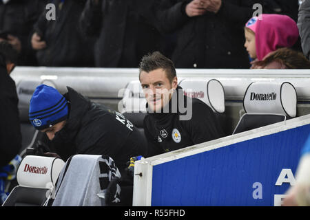 Jamie Vardy aus Leicester auf der Ersatzbank während des Premier League-Spiels zwischen Brighton und Hove Albion und Leicester City im American Express Community Stadium , Brighton , 24. November 2018 Foto Simon Dack / Telefoto Images. Nur redaktionelle Verwendung. Kein Merchandising. Für Football Images gelten Einschränkungen für FA und Premier League, inc. Keine Internet-/Mobilnutzung ohne FAPL-Lizenz. Weitere Informationen erhalten Sie bei Football Dataco Stockfoto