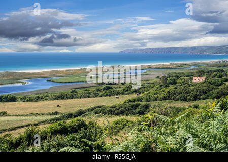 Blick über Nez de Jobourg und Réserve Naturelle Nationale de la Mare de Vauville, Naturschutzgebiet im Sumpfgebiet in der Nähe von Le Petit Thot, Normandie, Frankreich Stockfoto