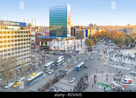 Ankara/Turkey-November 24 2018: Kizilay Platz und Wolkenkratzer, Ankara, die Hauptstadt der Türkei Stockfoto