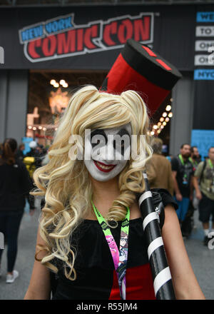 Leute in Kostümen an New York Comic Con bei Jacob Javits Center am 4. Oktober 2018 in New York City. Stockfoto