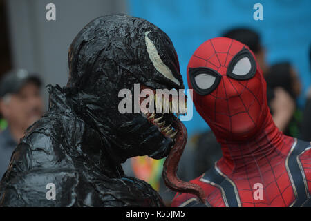 Leute in Kostümen an New York Comic Con bei Jacob Javits Center am 4. Oktober 2018 in New York City. Stockfoto
