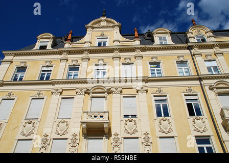 Typisches Haus in Meran, Südtirol, Italien, an der Via Giardini, Piazza della Rena (Sandplatz) Stockfoto