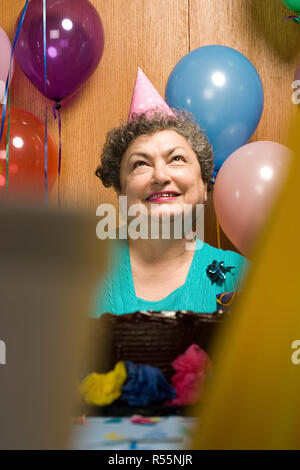 Ältere Frau auf einer party Stockfoto