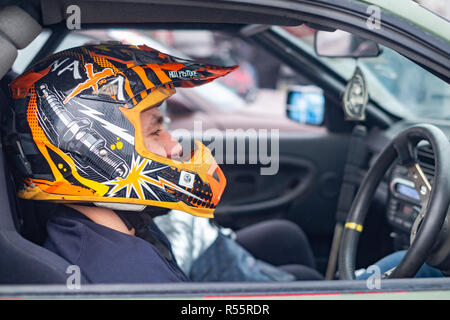 Zgierz/Polen, 24. November 2018: Eines der wenigen Autos mit Antriebsrad auf der rechten Seite. Drift laienhaften Fall in Polen. Stockfoto