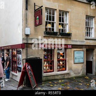 Badewanne, Großbritannien - 13 Oktober 2018: Die Badewanne Sweet Shop auf Abtei Grün Stockfoto