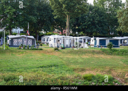 Ernst, Deutschland. Campingplatz am Ufer der Mosel. Stockfoto