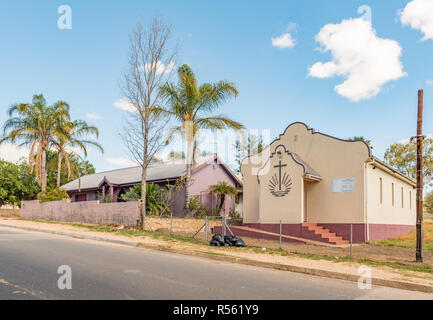 CLANWILLIAM, SÜDAFRIKA, 22. AUGUST 2018: Die Neuapostolische Kirche in Clanwilliam in der Provinz Western Cape Stockfoto