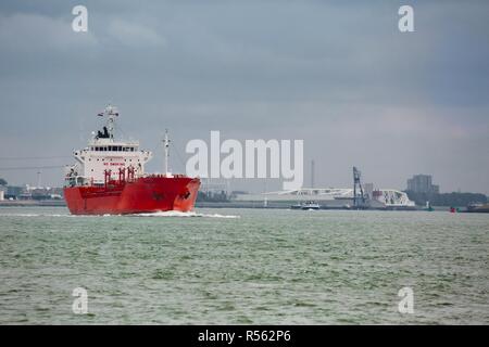 Handelsschiff Position heraus Stockfoto