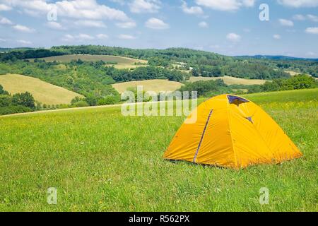 Zelte auf dem Rasen Stockfoto