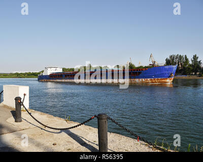 Die alten Tanker am Don River. Russland Stockfoto