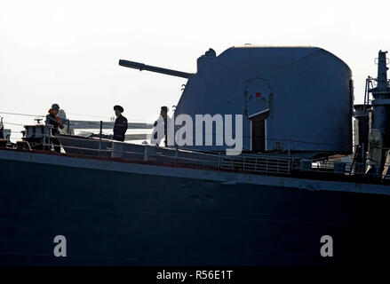 November 2008, Sewastopol, Krim: ein Russisches Kriegsschiff aus dem Schwarzen Meer Flotte im Hafen von Sewastopol. Navires de guerre Russes dans le Port de Sebastopol de Crimée. *** Frankreich/KEINE VERKÄUFE IN DEN FRANZÖSISCHEN MEDIEN *** Stockfoto