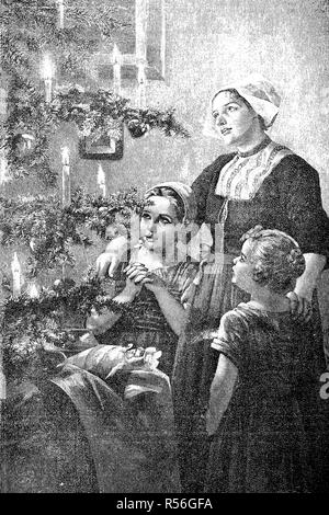 Weihnachten, Mutter und zwei Kindern vor Weihnachtsbaum mit brennenden Kerzen, 1880, Holzschnitt, Deutschland Stockfoto