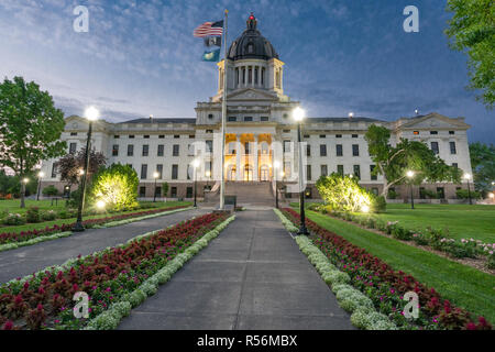 Fassade von South Dakota Capital Building in Pierre, SD bei Nacht Stockfoto