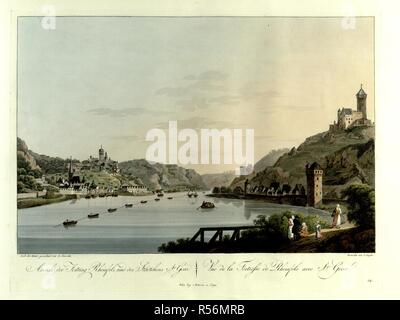 Ein Mann und drei Frauen zu Fuß auf einer Straße, die durch den Rhein außerhalb der Stadtmauer von Sankt Goar im Vordergrund, mit Burg Rheinfels auf einem Hügel auf der rechten Seite. Ein Kran und Boote verbunden durch Ketten auf dem Fluss auf der linken und einen Blick auf die Stadt Sankt Goarhausen auf der gegenüberliegenden Bank im Hintergrund. Der Ansicht der Festung Rheinfels und des StÃ¤dtchens St. Goar=Vue de la Fortresse de avec Rheinfels St. Goar. Wien: bey Artaria Comp., [1798] handkolorierte Radierung. Quelle: Karten 6.Tab.12, Platte 19. Sprache: Deutsch und Französisch. Autor: Ziegler, J. Stockfoto