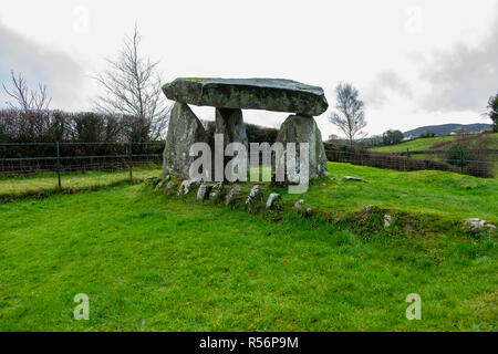 BallyKeel Dolmen und Kain am Ring der Gullion Gebiet von außergewöhnlicher natürlicher Schönheit Stockfoto