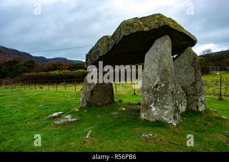 BallyKeel Dolmen und Kain am Ring der Gullion Gebiet von außergewöhnlicher natürlicher Schönheit Stockfoto