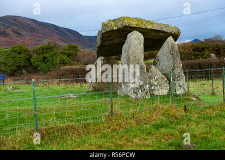 BallyKeel Dolmen und Kain am Ring der Gullion Gebiet von außergewöhnlicher natürlicher Schönheit Stockfoto