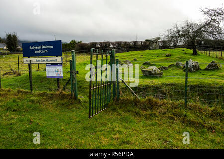 BallyKeel Dolmen und Kain am Ring der Gullion Gebiet von außergewöhnlicher natürlicher Schönheit Stockfoto