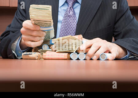Geschäftsmann Betrieb Geld Stockfoto