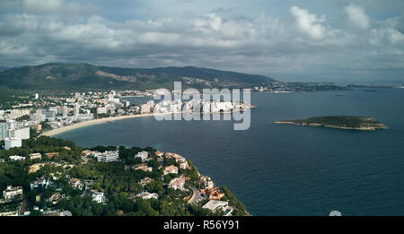 Moody bewölkter Himmel über dem Palma Nova Küste, ist die Stadt auf der spanischen Baleareninsel Mallorca, in der Gemeinde von Calvia. Spanien Stockfoto