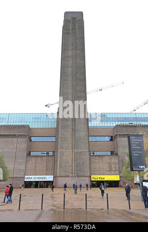 LONDON, Großbritannien - 20 November: Tate Modern in London am 20. NOVEMBER 2013. Tate Modern Art Gallery von London, Vereinigtes Königreich. Stockfoto