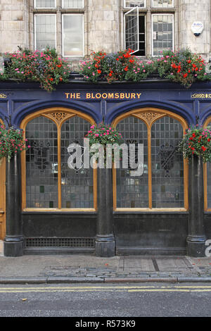 LONDON, GROSSBRITANNIEN, 08. Oktober 2010: Die bloomsbury Pub im Zentrum von London. Traditionelle britische Bar im Viktorianischen Haus in London, England. Stockfoto