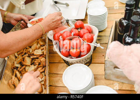 Mediterrane Vorspeisen serviert während einer Partei für eine caterign. Stockfoto