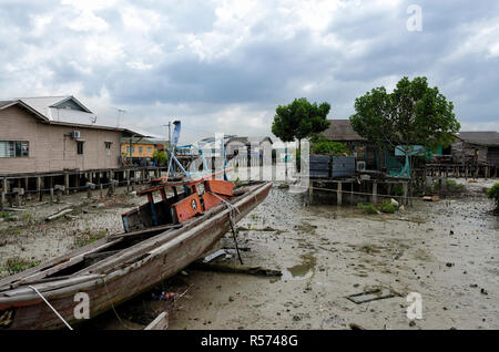 Sungai Lima, Malaysia Dezember 30, 2017: Eine authentische chinesische Fischerdorf in Kampung Bagan Sungai Lima, Malaysia-Kampung Bagan Sungai Lima ist lo Stockfoto