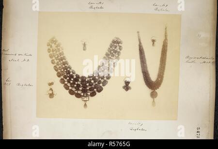 Schmuck vom Gaekwar von Baroda: Ohrringe und necklets. Archäologische übersicht von Indien Sammlungen: Indien Office Serie (Band 60). c. 1880. Foto. Quelle: Foto 1000/60 (5478). Sprache: Englisch. Autor: Unbekannt. Stockfoto