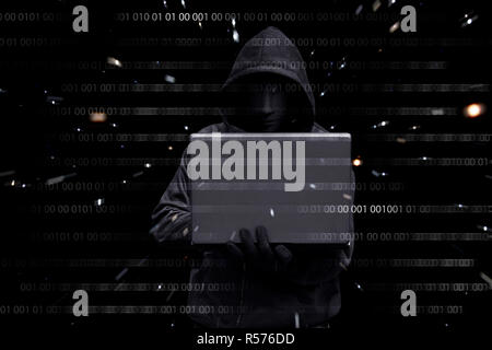 Hacker mit vendetta Maske Texteingabe auf einem Laptop Stockfoto