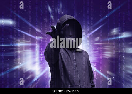 Gefährliche Hacker mit Maske zu stehlen Daten Stockfoto