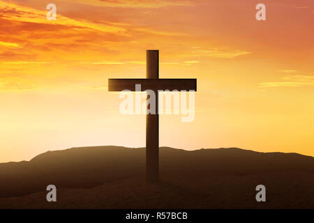 Silhouette das Kreuz auf dem trockenen Lande. Stockfoto