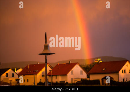 Regenbogen in der Stadt Stockfoto