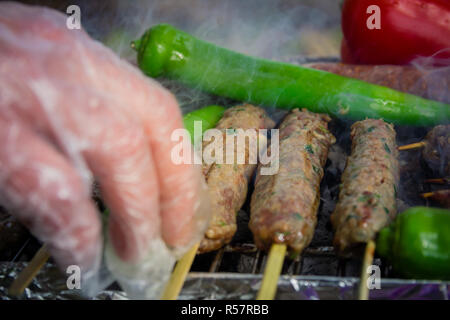 Verschiedene Arten von Fleisch auf dem Grill zubereitet Stockfoto