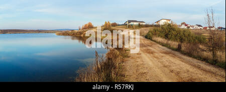 Land straße und See Stockfoto