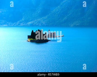 Die beiden kleinen Inseln in der Bucht von Kotor in Montenegro Stockfoto