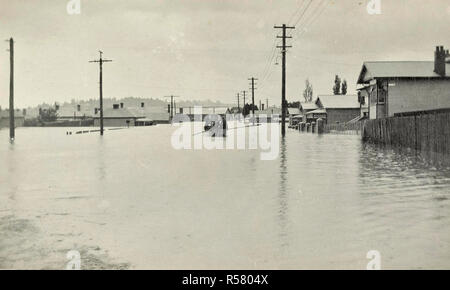 Launceston Hochwasser - Überschwemmung und Ruderboot in der Nähe der Ecke von Graham und Holbrook Straßen, Inveresk (1929) - - Obligatorische Photo Credit: TAHO Stockfoto