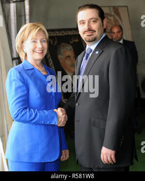 2009 - US-Außenministerin Hillary Rodham Clinton mit Saad Hariri am Grab des ehemaligen libanesischen Ministerpräsidenten Rafik Hariri in Beirut, Libanon Stockfoto