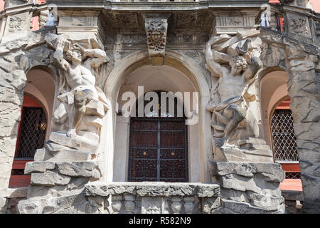 Prag, tschechische Republik - 03.Mai 2017: Troja Palace, Eingang. Es ist eine barocke Schloss Troja, Prag. Im 17. Jahrhundert gebaut, die derzeit das Schloss im Besitz der Stadt Prag Stockfoto