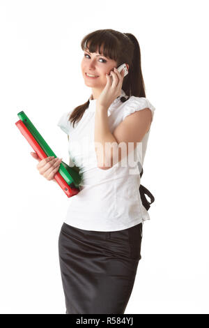 Junge Frau mit Ordnern und Mobiltelefon Stockfoto