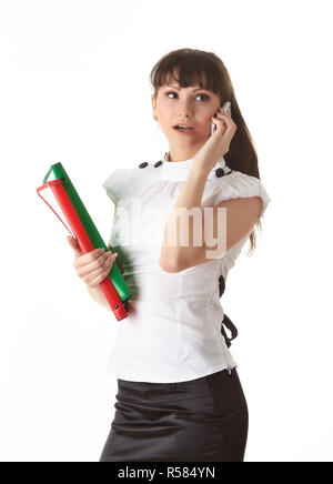 Junge Frau mit Ordnern und Mobiltelefon Stockfoto